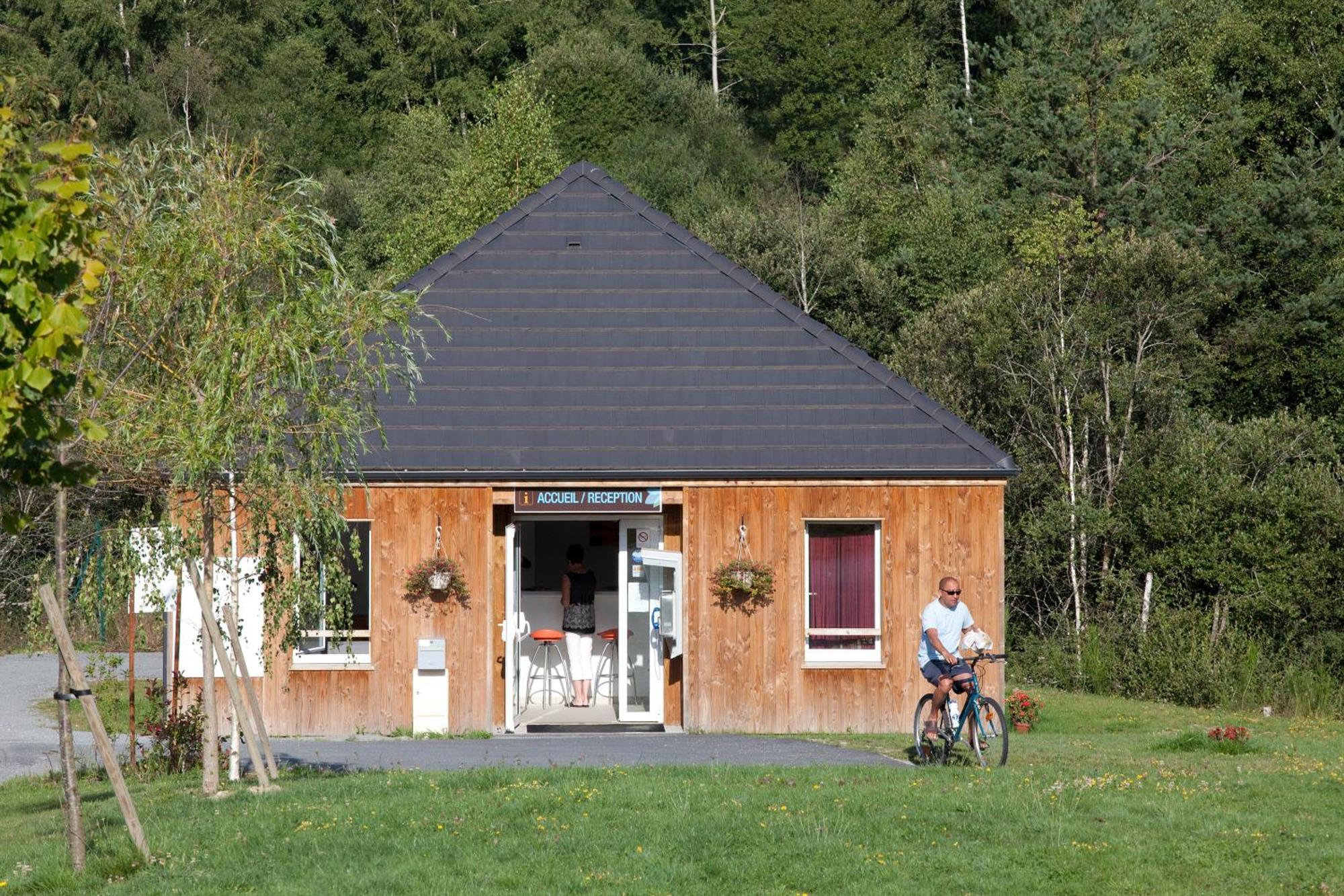 Vacanceole - Residence Le Domaine Du Bosquet Égletons Exteriör bild