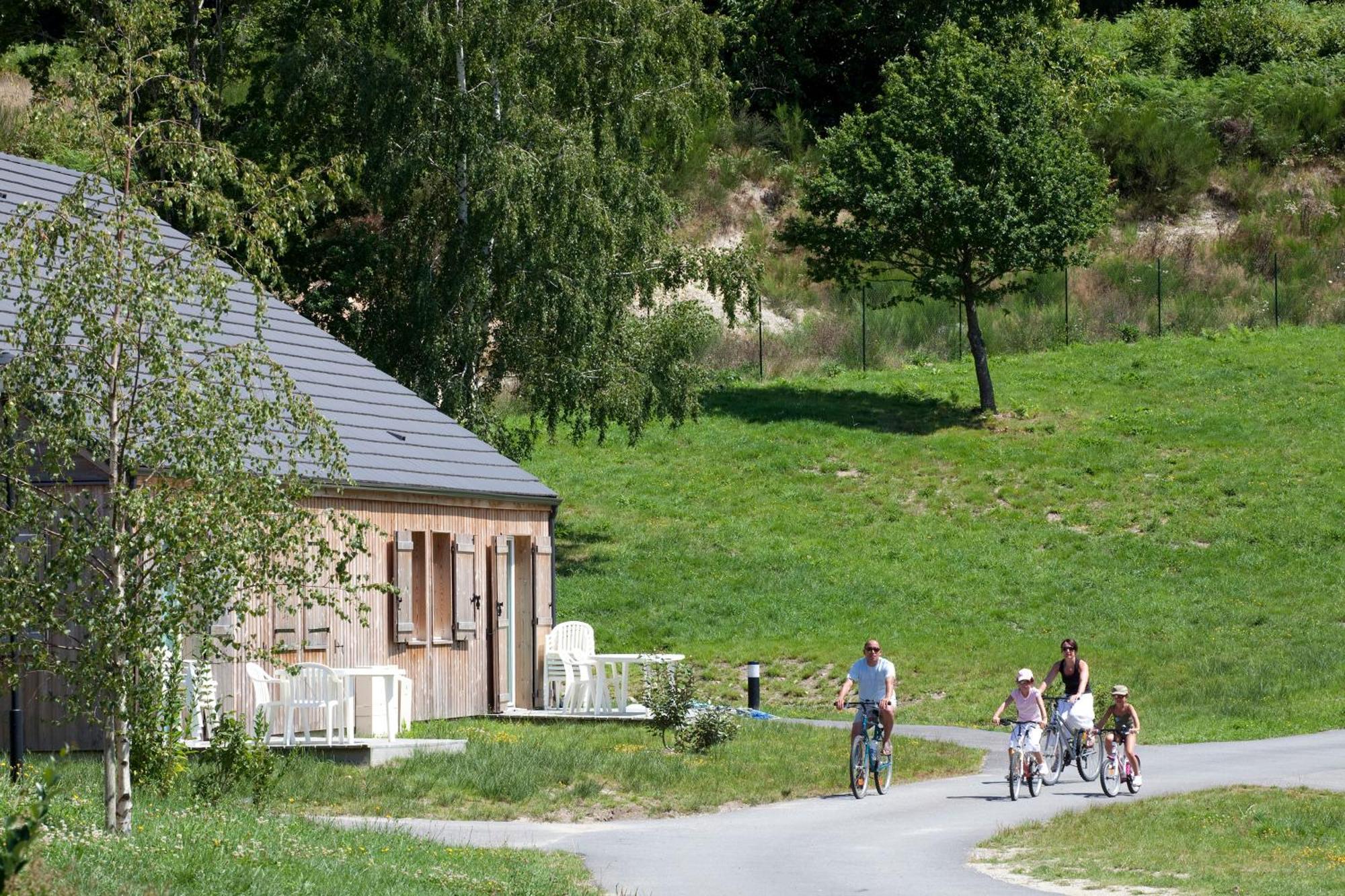 Vacanceole - Residence Le Domaine Du Bosquet Égletons Exteriör bild