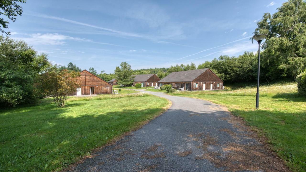 Vacanceole - Residence Le Domaine Du Bosquet Égletons Exteriör bild